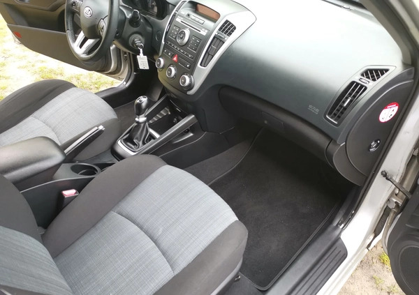 Kia Ceed cena 23500 przebieg: 194000, rok produkcji 2011 z Gorlice małe 436